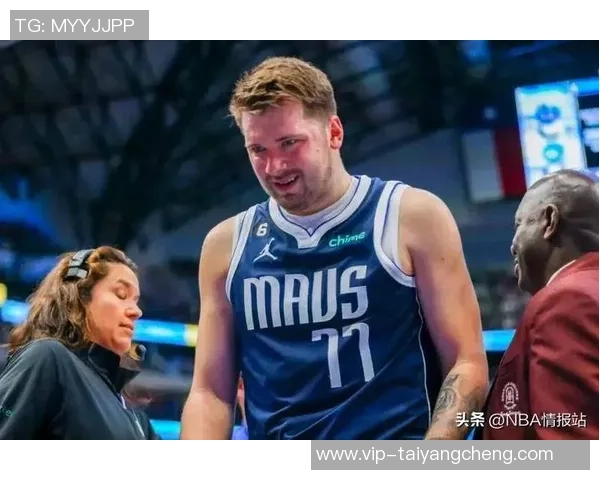 老詹开心点赞东契奇罚球失手未能达成50分替补席队友乐开怀 老詹开心点赞东契奇罚球失手未能达成50分替补席队友乐开怀